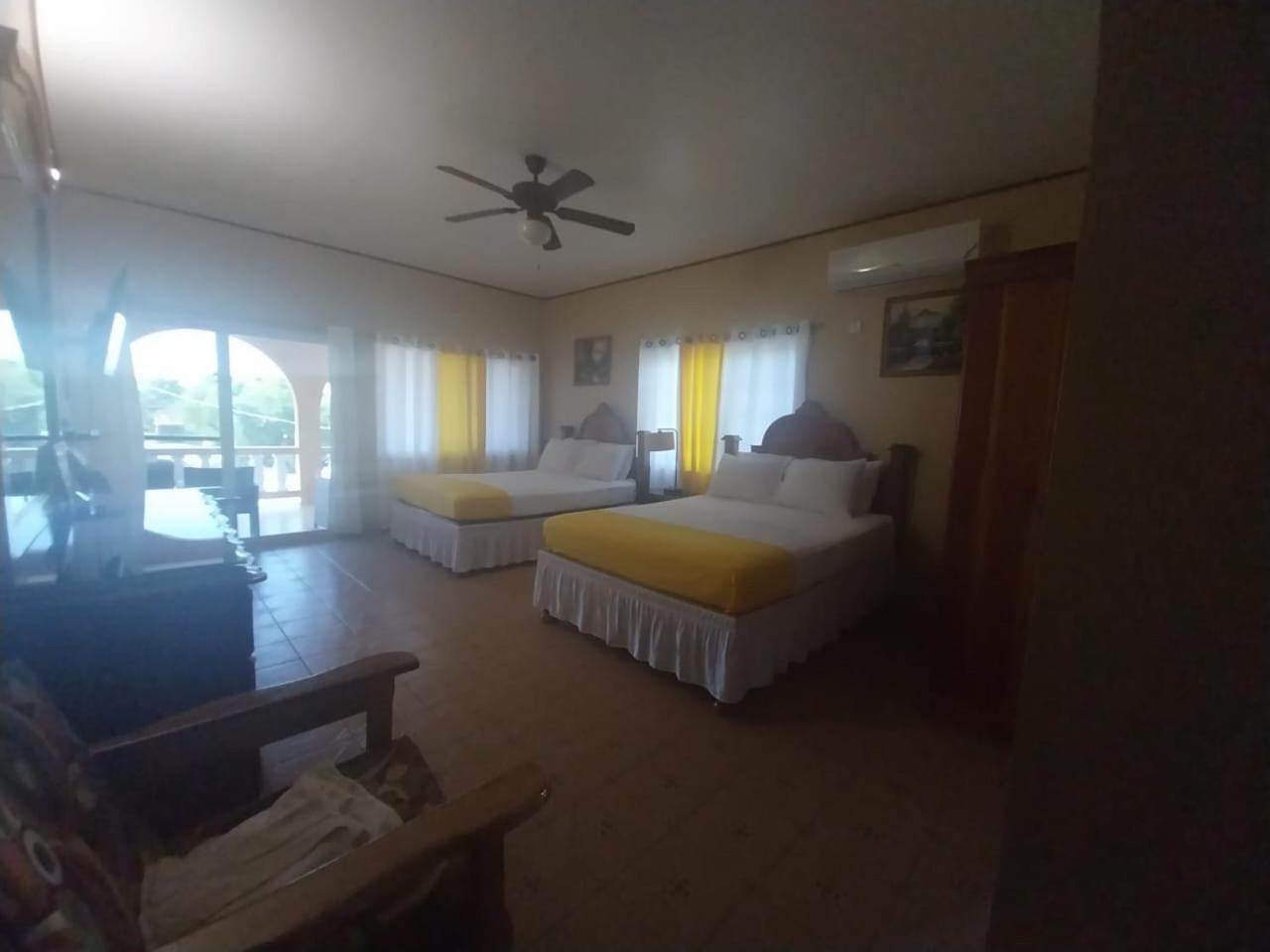 Brytan Villa Treasure Beach Exterior foto